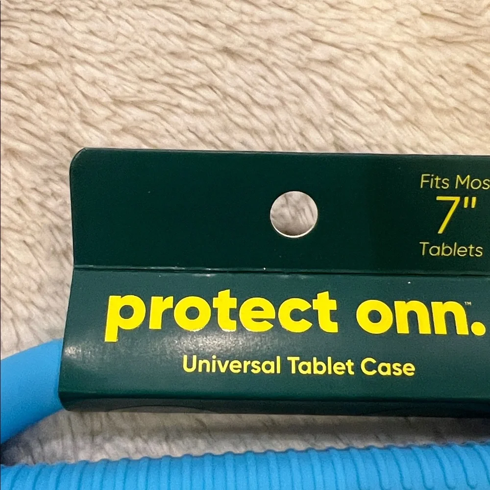 NEW lot of 3 Universal 7